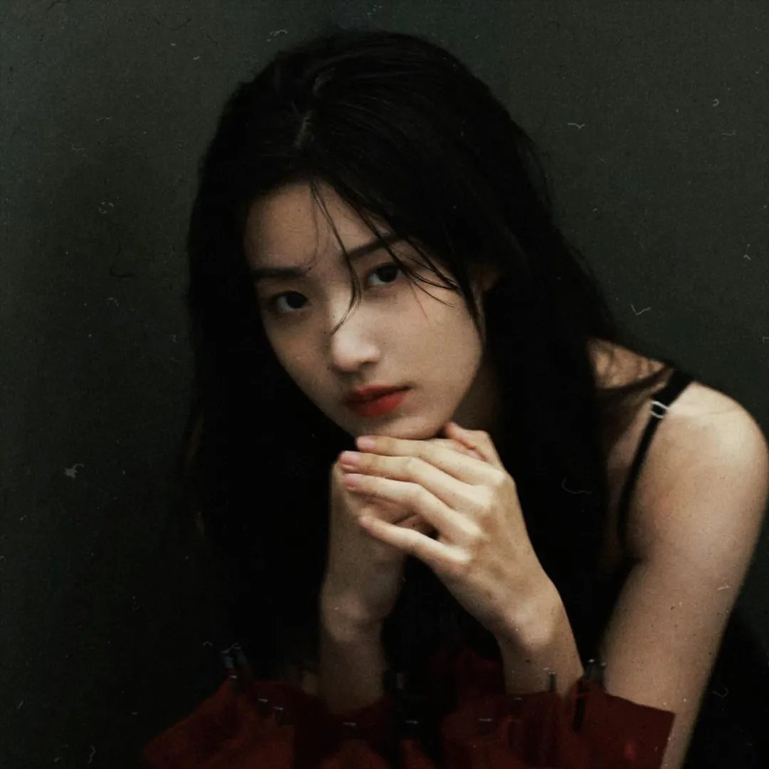 Qros之女以独家新闻为名的疯狂